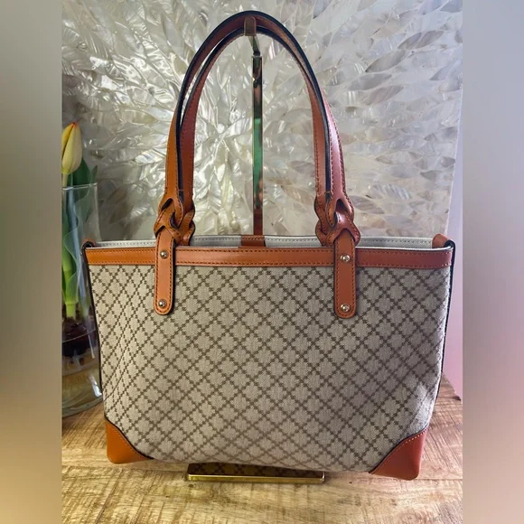 GUCCI Diamante Canvas and Golden Leather Tote with Pouch - Picture 2 of 14